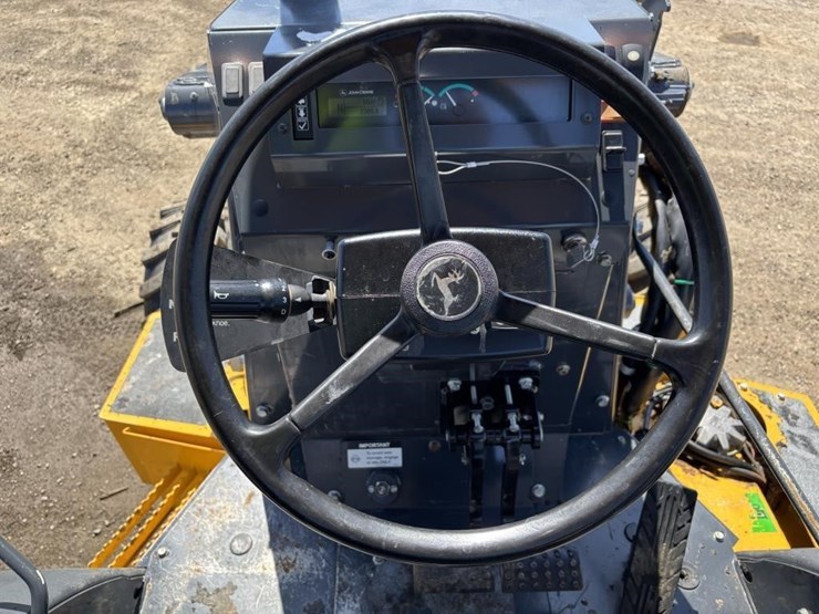 2021-deere-210l-image-30