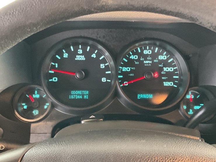 2011-chevrolet-silverado-1500-image-17