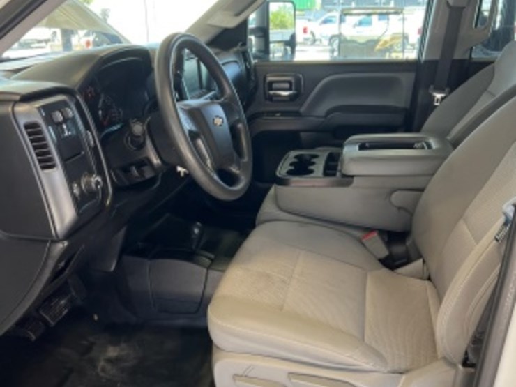2018-chevrolet-silverado-1500-image-23