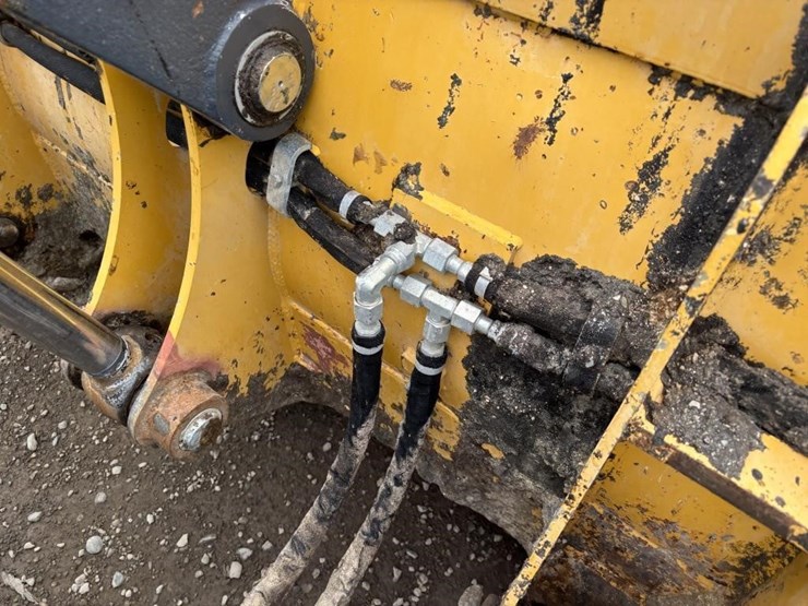 2019-deere-310l-ep-image-12