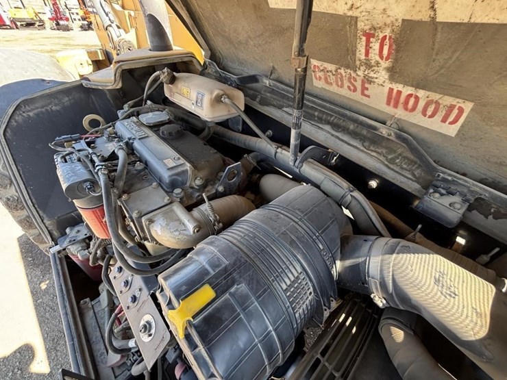 2004-caterpillar-th560b-image-55