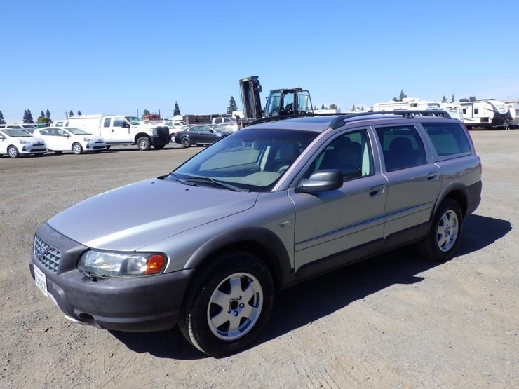 2004-volvo-xc70-image-1