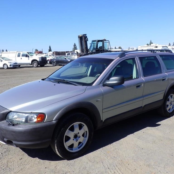 2004 VOLVO XC70