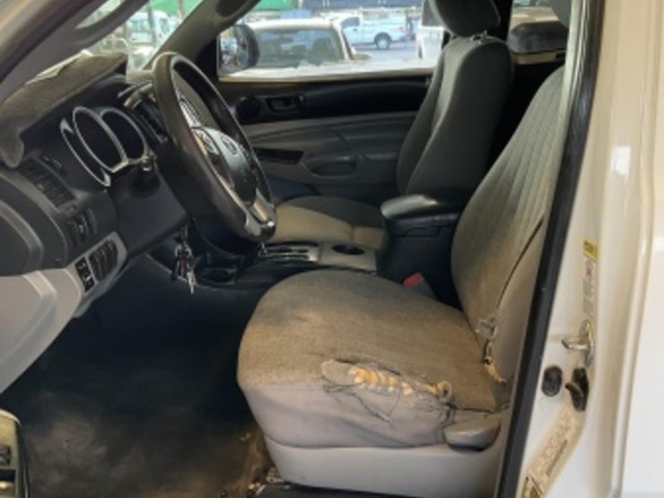 2014-toyota-tacoma-image-21