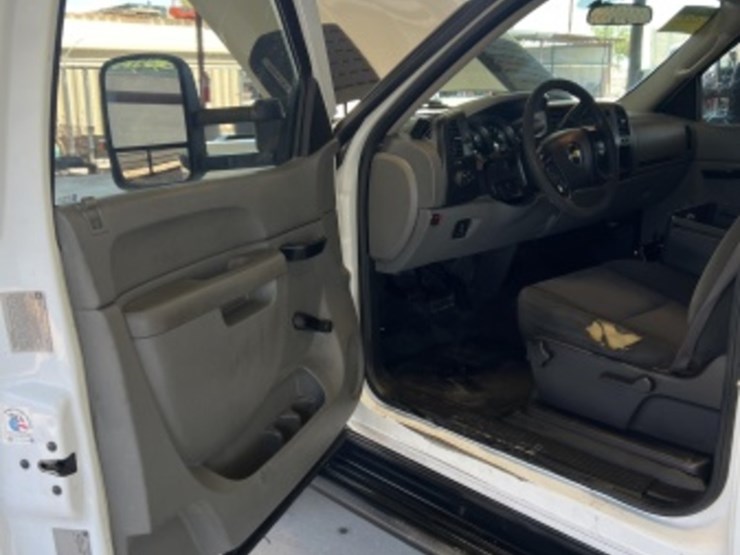 2012-chevrolet-silverado-3500hd-image-27