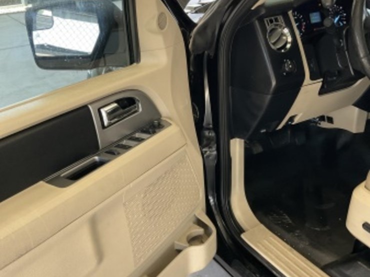 2015-ford-expedition-image-23