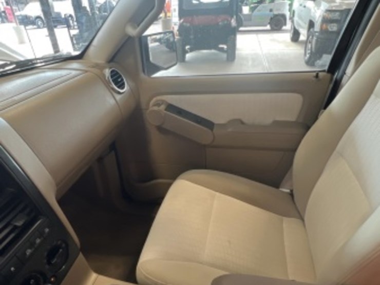 2008-ford-explorer-xlt-image-19