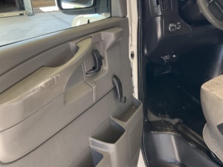 2013-chevrolet-express-2500-image-25