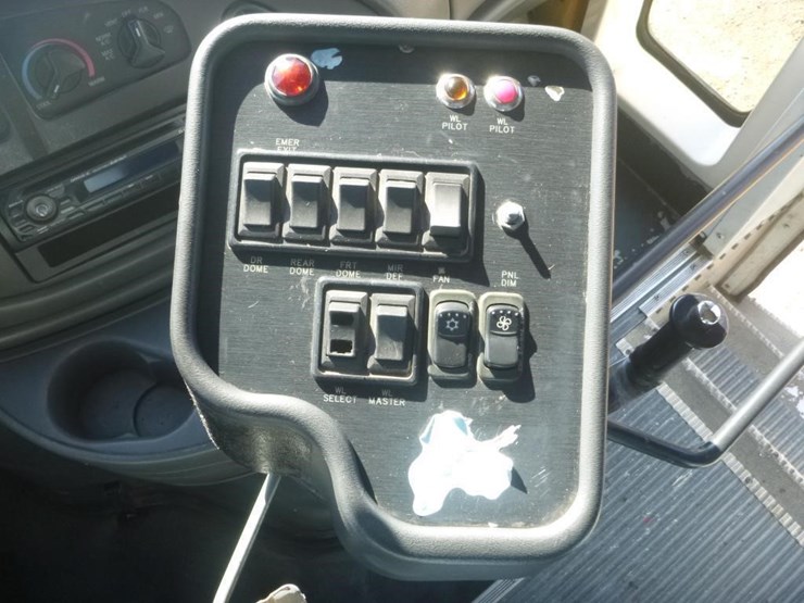 2005-ford-e450-image-12