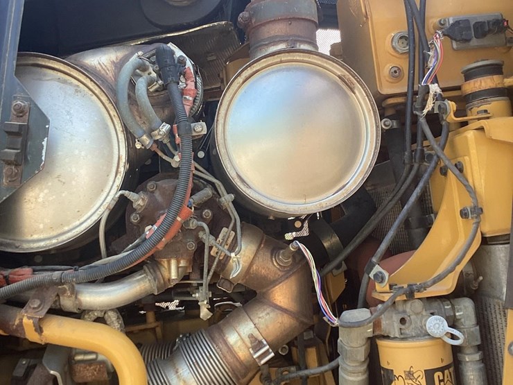 2018-caterpillar-d7e-image-12