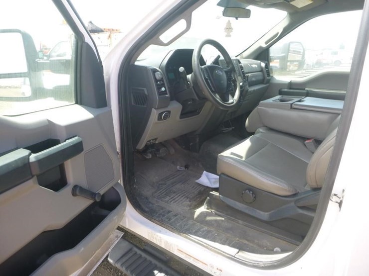 2017-ford-f550-image-10