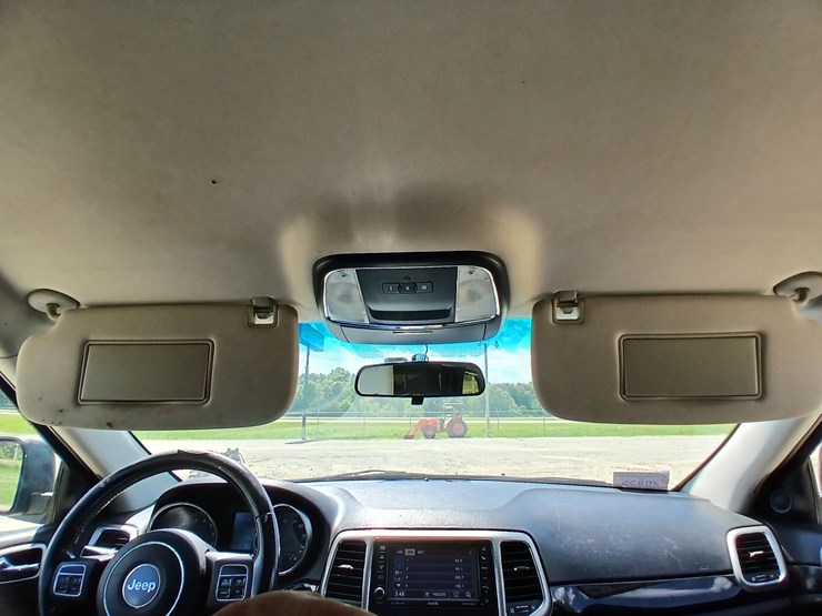2011-jeep-grand-cherokee-image-39