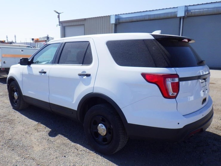2016-ford-explorer-image-5