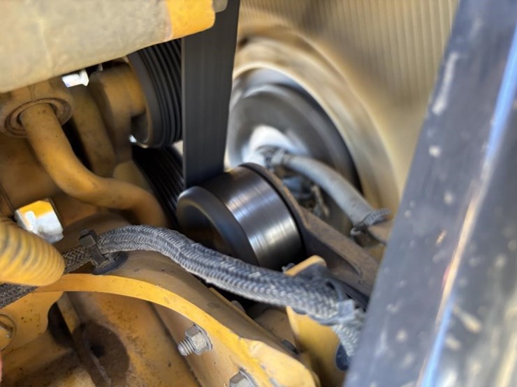 2014-deere-210k-image-48