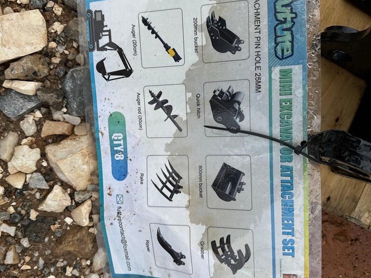 future-mini-excavator-attachment-set-image-2