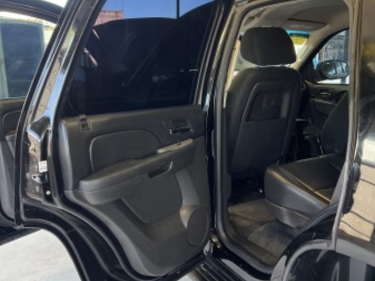 2013-chevrolet-tahoe-image-25