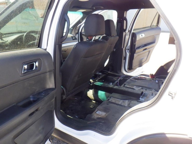 2016-ford-explorer-image-8
