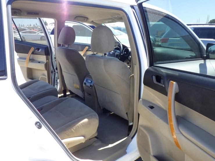 2010-toyota-highlander-image-8