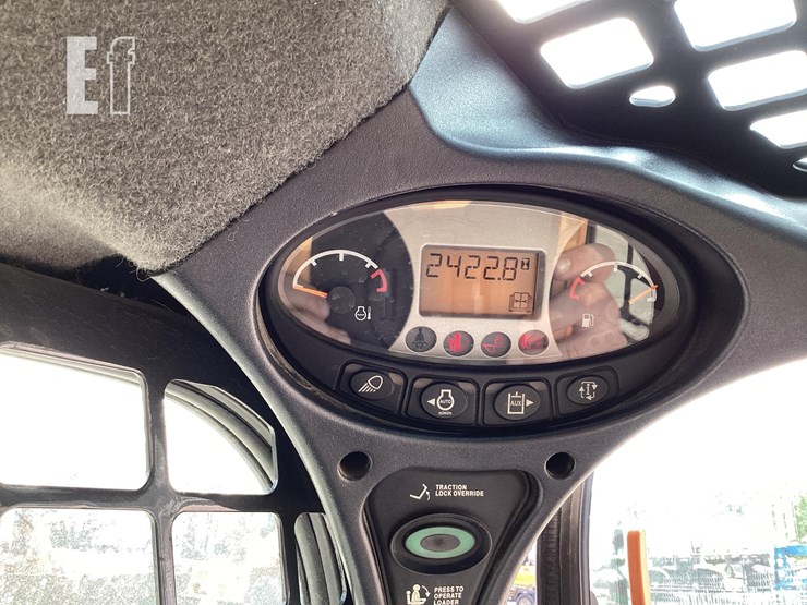 2015-bobcat-t770-image-16