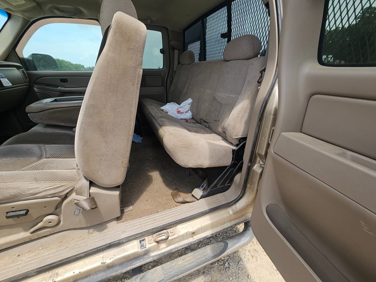 2005-chevrolet-silverado-3500-image-36