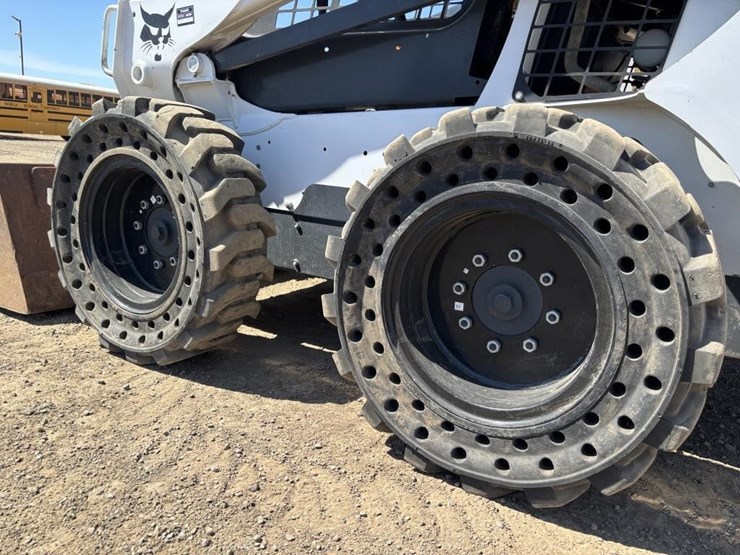 2018-bobcat-s570-image-15