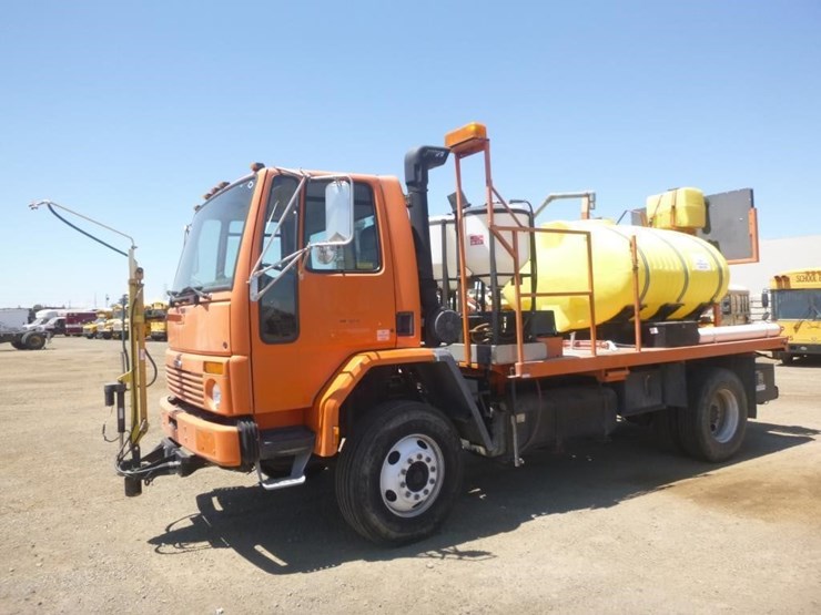 2000-freightliner-fc70-image-1