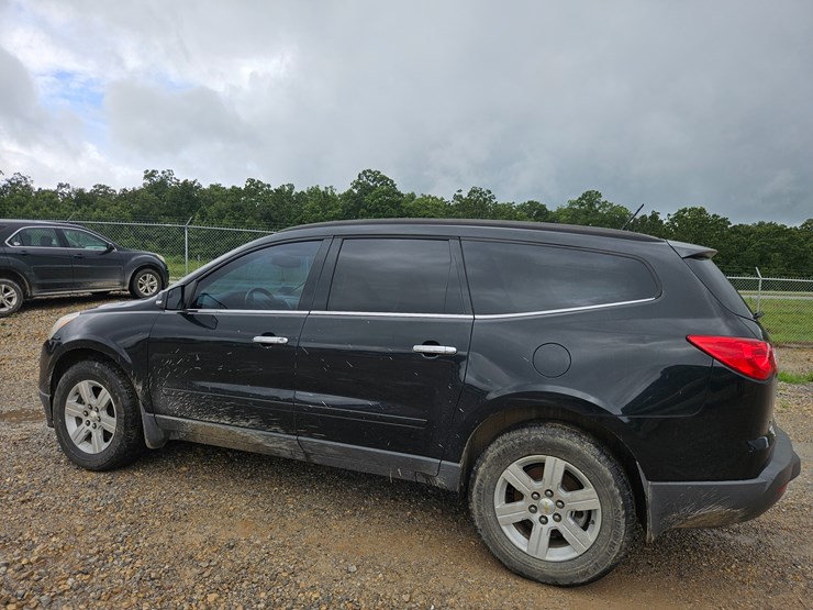 2011-chevrolet-traverse-image-5