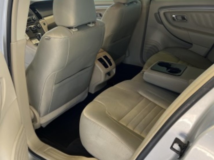 2013-ford-taurus-se-sdn-image-22