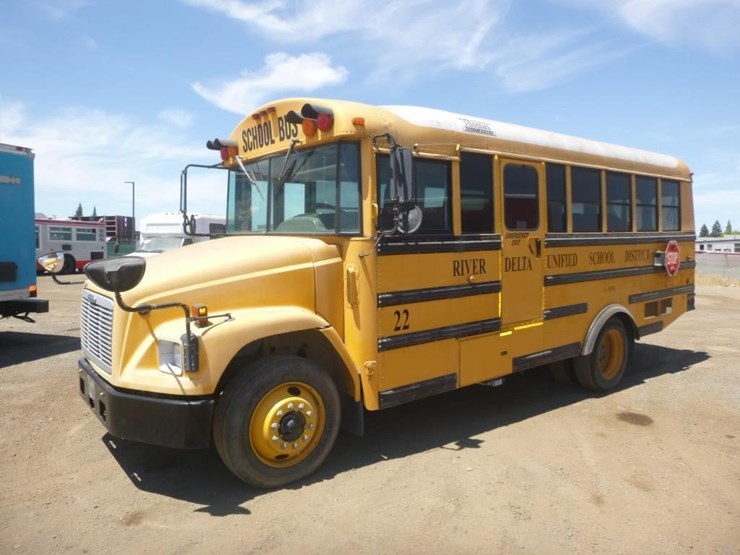 2003-freightliner-fs65-image-1