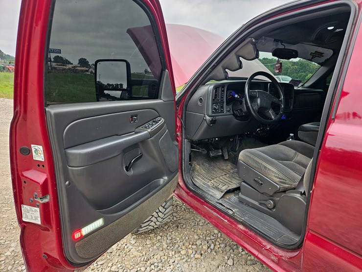 2005-chevrolet-silverado-image-38