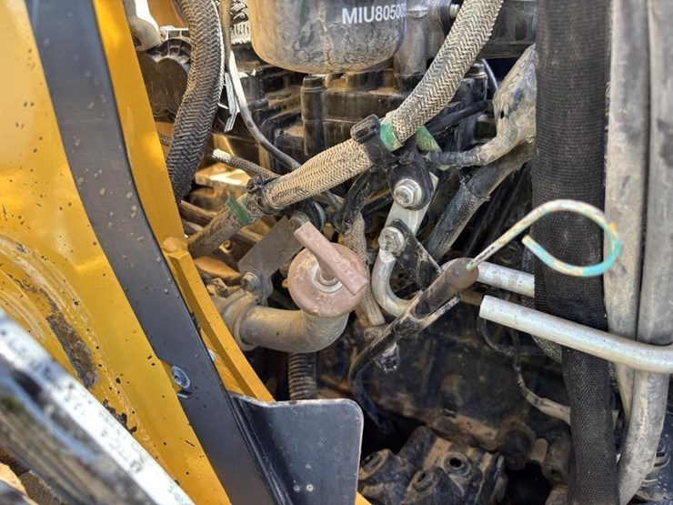 2019-deere-210l-image-50