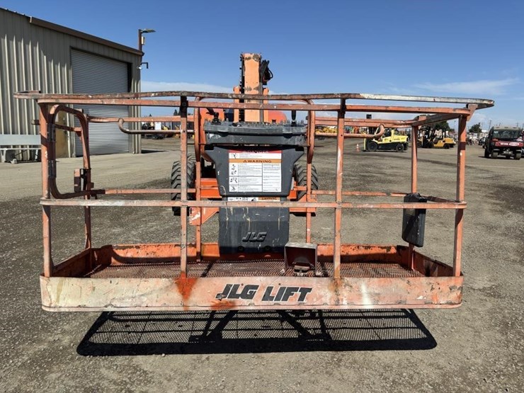 2013-jlg-600aj-image-6