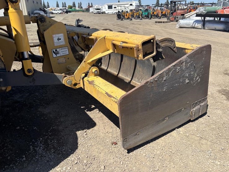 2014-deere-210k-image-19