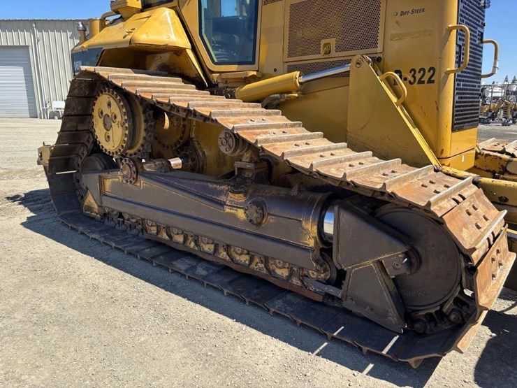 2006-caterpillar-d6n-image-24