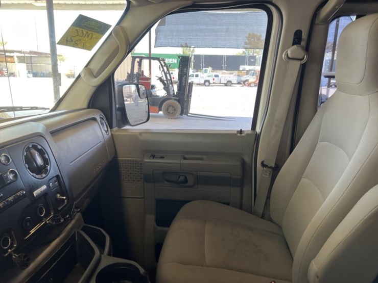 2014-ford-e350-image-21