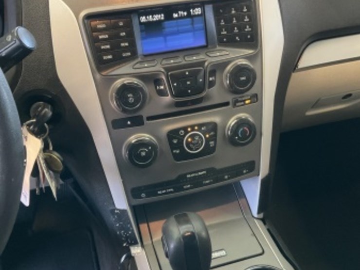 2013-ford-explorer-image-19