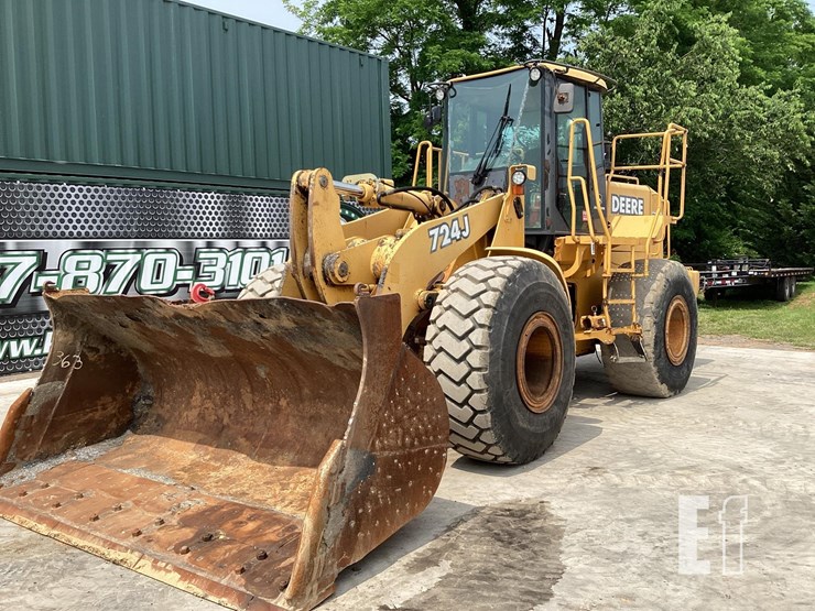 2002-deere-724j-image-8