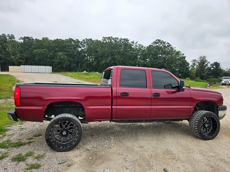 2005-chevrolet-silverado-image-19