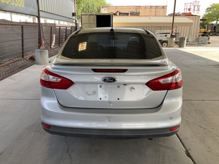 2014-ford-focus-sdn-image-6