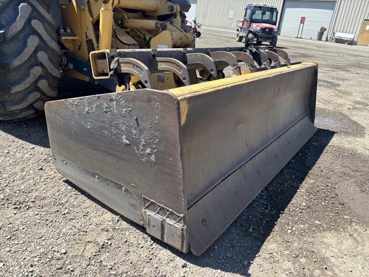 2014-deere-210k-image-18