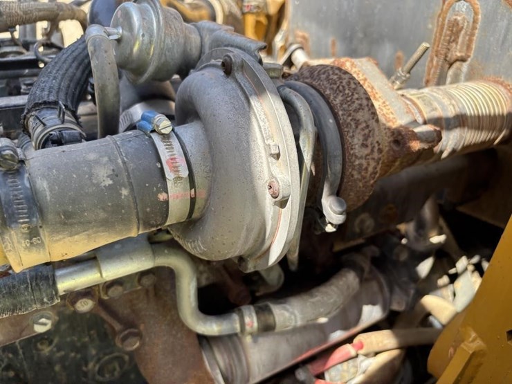 2019-deere-210l-image-47