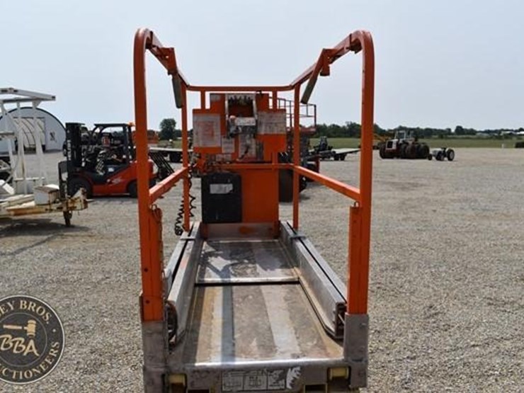 2014-jlg-1930es-image-13