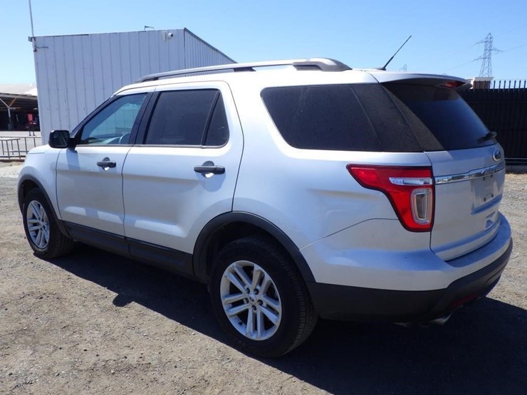 2015-ford-explorer-image-4