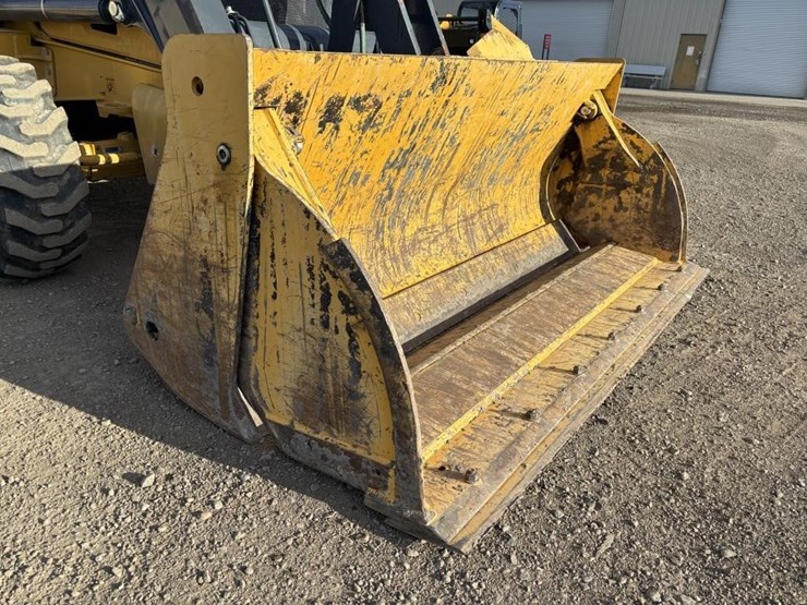 2020-deere-310l-ep-image-10