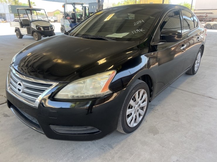 2014-nissan-sentra-sc-sdn-image-4