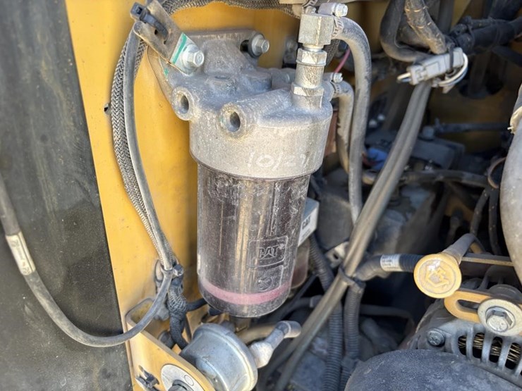 2018-caterpillar-262d-image-37