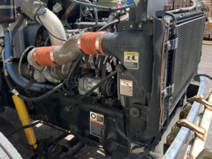 2011-peterbilt-337-image-22