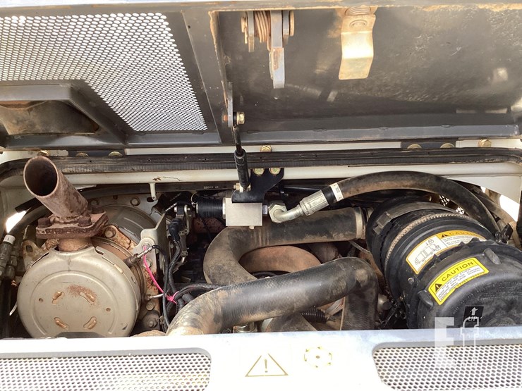 2019-takeuchi-tl8-image-14