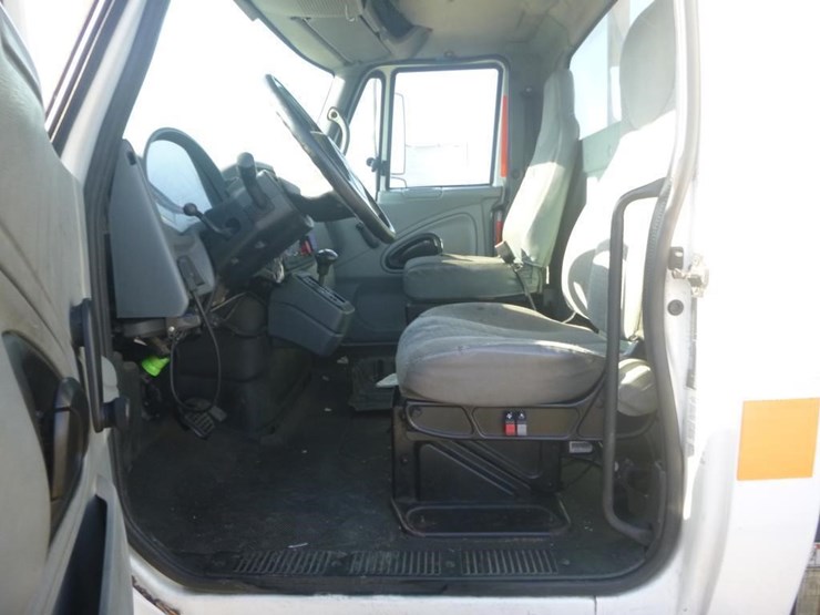 2004-international-durastar-4300-image-13