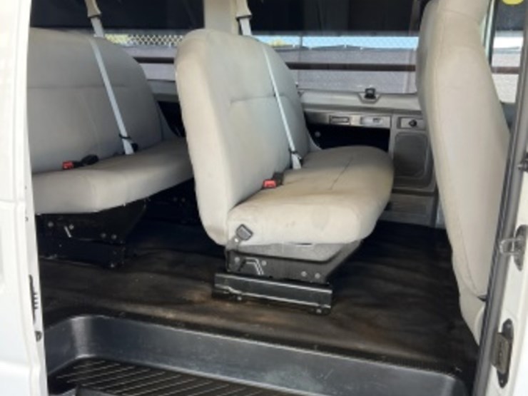 2014-ford-e350-image-10